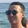 Я Денис, 23, из Москвы, ищу знакомства на одну ночь