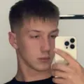 Я Александр, 18, из Новосибирска, ищу знакомства без обязательств