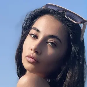 Я Мия, 23, знакомлюсь на одну ночь в Москве