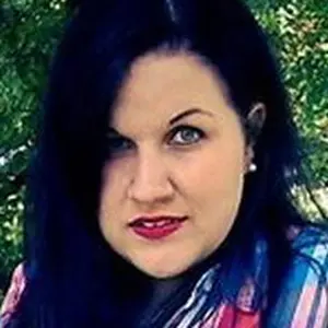 Инесса из Котовска, мне 18, познакомлюсь для общения