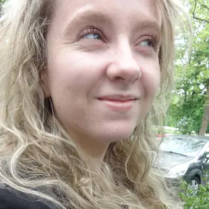 Я Александра, 24, из Красного Кута, ищу знакомство для секса на одну ночь