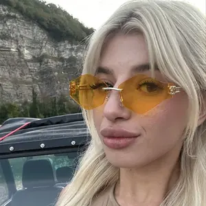 Я Александра, 23, знакомлюсь для приятного времяпровождения в Ростове-на-Дону