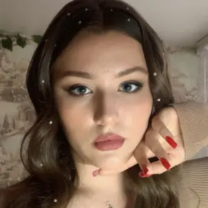 Я Кира, 18, из Кирова, ищу знакомство для вирт