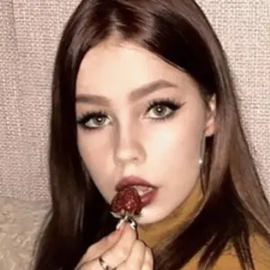 Ангелина из Судака, мне 24, познакомлюсь для виртуального секса