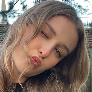 Я Анна, 24, из Энема, ищу знакомства на одну ночь