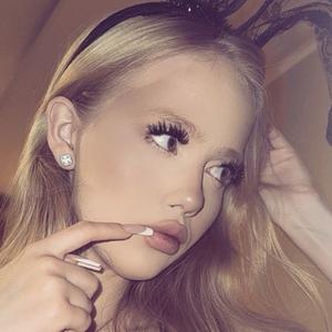 Я Алена, 18, знакомлюсь для общения в Москве