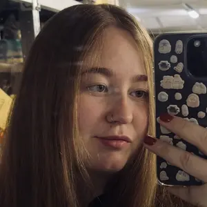 Я Александра, 25, из Санкт-Петербурга, ищу знакомство для постоянных отношений