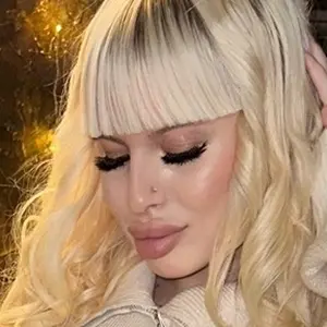 Я Милана, 23, из Ульяновска, ищу знакомство для секса на одну ночь