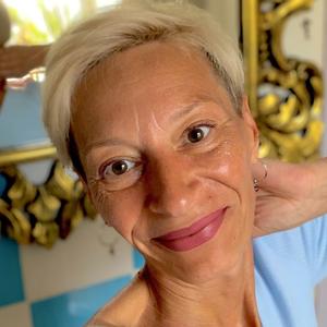 Я Лана, 45, из Санкт-Петербурга, ищу знакомство для приятного времяпровождения