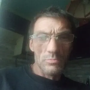 Леня из Волхова, ищу на сайте постоянные отношения