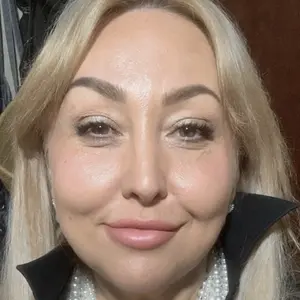Елена из Санкт-Петербурга, ищу на сайте открытые отношения