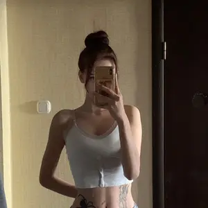Я Элина, 22, из Невинномысска, ищу знакомство для виртуального секса