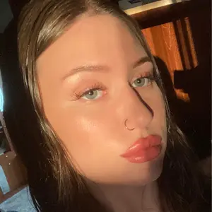 Полина из Красноярска, ищу на сайте общение