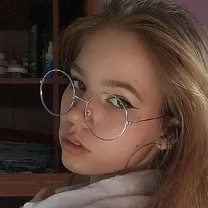 Я Зинаида, 21, из Санкт-Петербурга, ищу знакомство для совместных путешествий