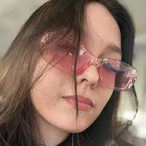 Я Люба, 18, из Москвы, ищу знакомство для без обязательств