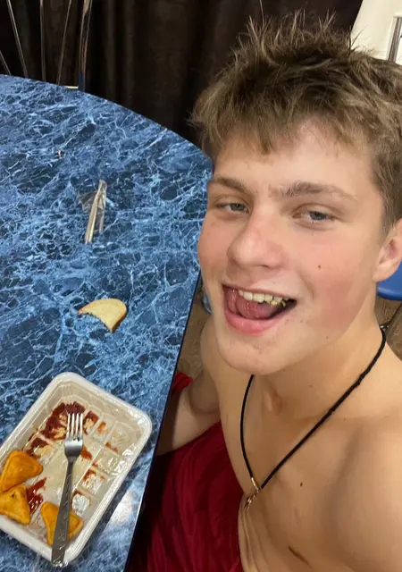 Я Никита, 19, из Нижнего Новгорода, ищу знакомства без обязательств