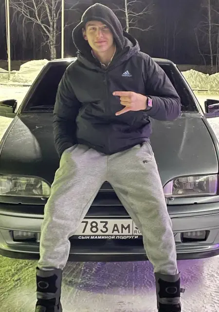 Я Илья, 20, из Санкт-Петербурга, ищу знакомства без обязательств