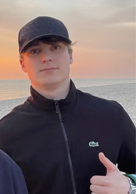 Данил из Калининграда, мне 20, познакомлюсь без обязательств