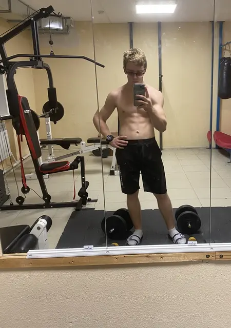 Sasha из Лениногорска, мне 18, познакомлюсь для вирта