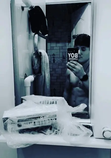 Я Володя, 22, из Магадана, ищу знакомство для постоянных отношений