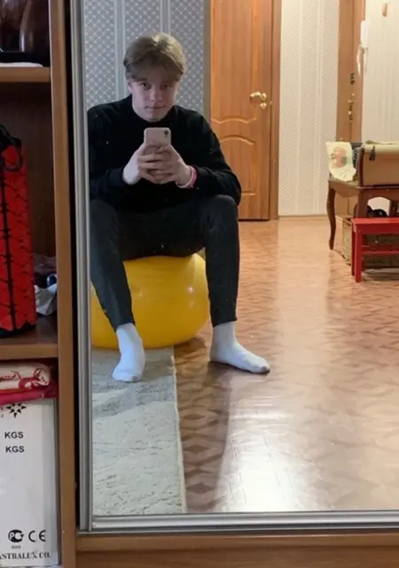 Я Артём, 19, из Мурманска, ищу знакомство для совместных путешествий