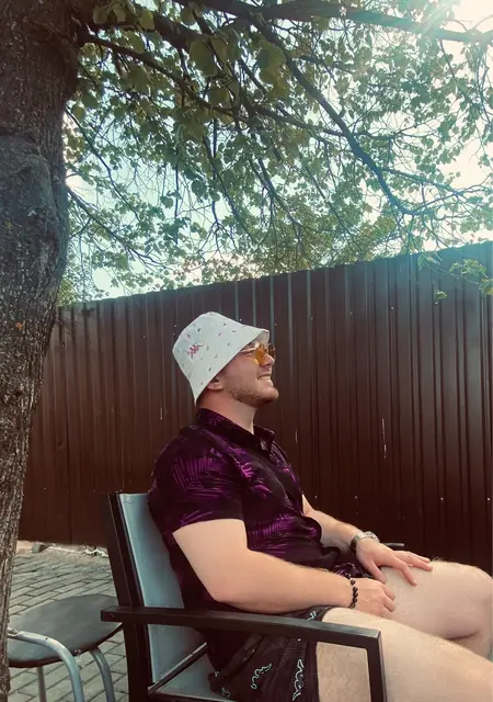 Я Денис, 24, знакомлюсь без обязательств в Москве