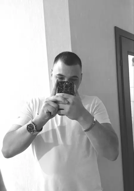 Максим из Москвы, мне 24, познакомлюсь для общения