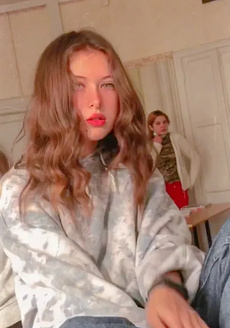 Я Настя, 23, знакомлюсь на одну ночь в Мариуполе