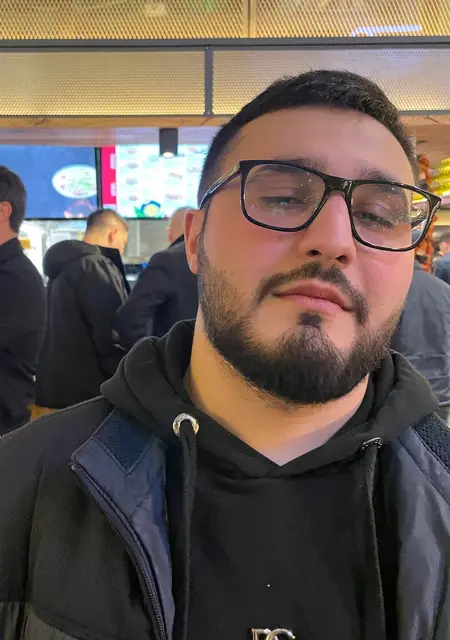 Я Рома, 28, из Москвы, ищу знакомства без обязательств