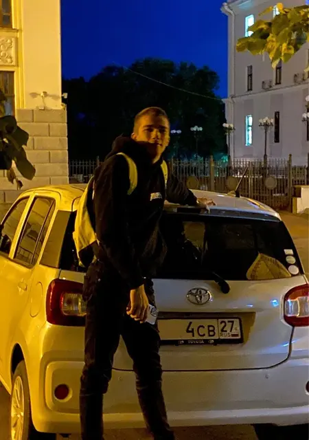 Я Артём, 19, из Хабаровска, ищу знакомства на одну ночь