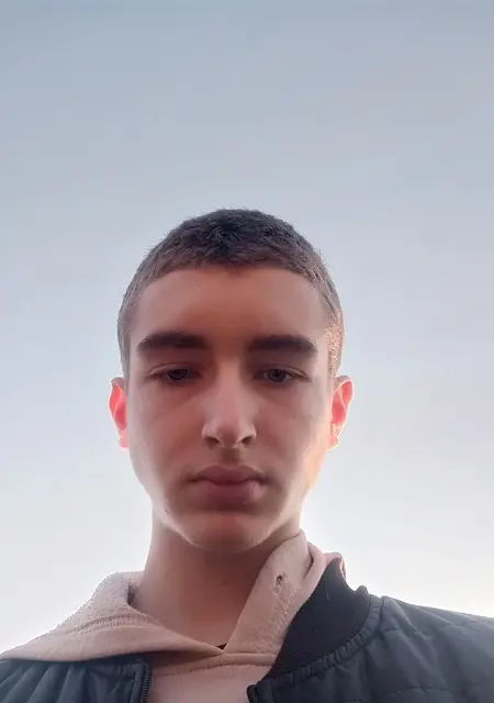 Я Алексей, 21 років з Києва, шукаю знайомства на одну ніч