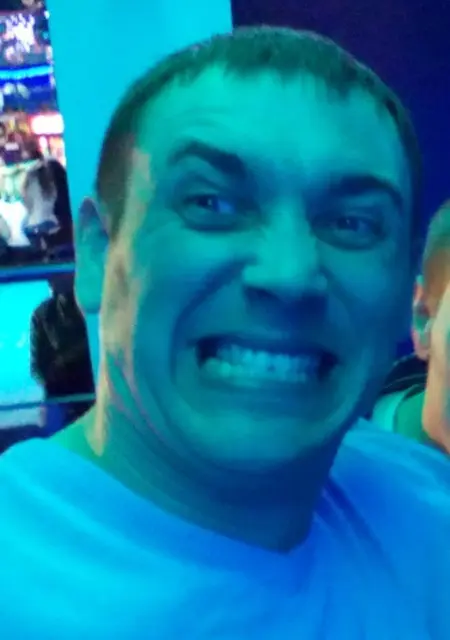 Я Александр, 39, из Сыктывкара, ищу знакомство для приятного времяпровождения