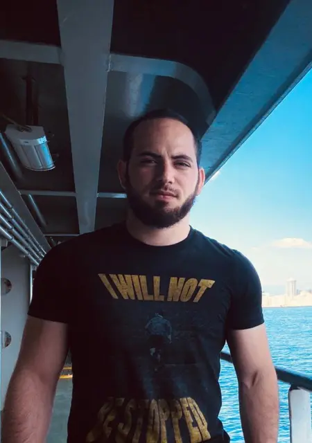 Я Рафаэль, 27, знакомлюсь для приятного времяпровождения в Астрахани