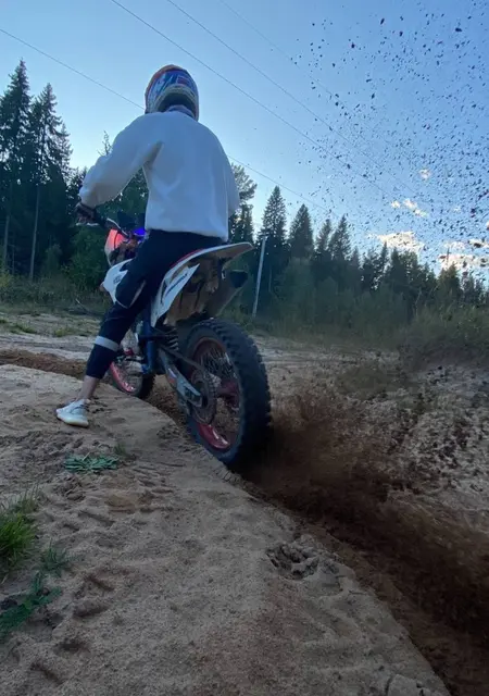 Александр из Кирова, ищу на сайте постоянные отношения