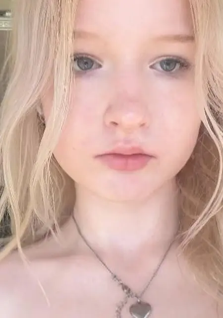 Я Кристина, 18, из Москвы, ищу знакомство для постоянных отношений