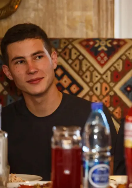 Я Иван, 21, из Владивостока, ищу знакомства без обязательств