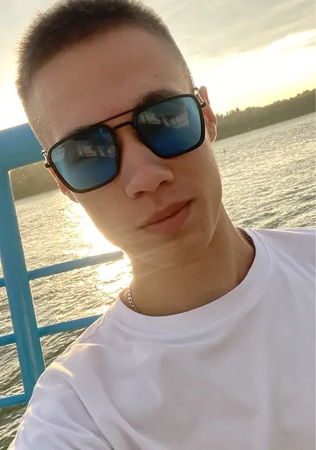 Я Андрей, 20, знакомлюсь без обязательств в Омске