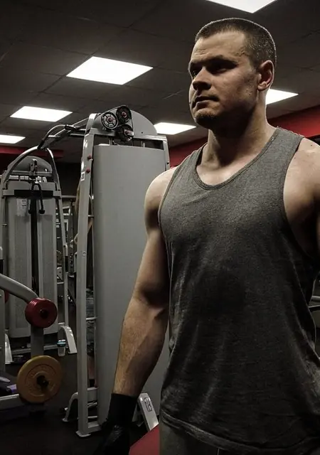 Денис из Саратова, ищу на сайте знакомства без обязательств