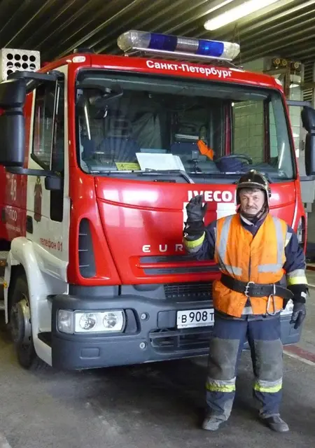 Я Саша, 66, из Санкт-Петербурга, ищу знакомства без обязательств