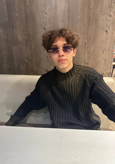 Я Рахат, 19, знакомлюсь для приятного времяпровождения в Омске