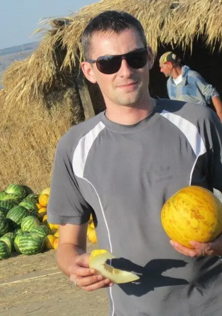 Алекс из Нахабина, мне 38, познакомлюсь на одну ночь