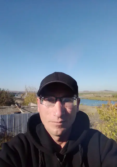 Я Артём, 41, знакомлюсь для постоянных отношений в Донецке