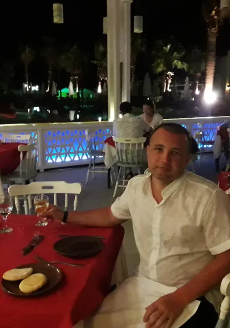 Я Орест, 40, знакомлюсь для постоянных отношений в Львове