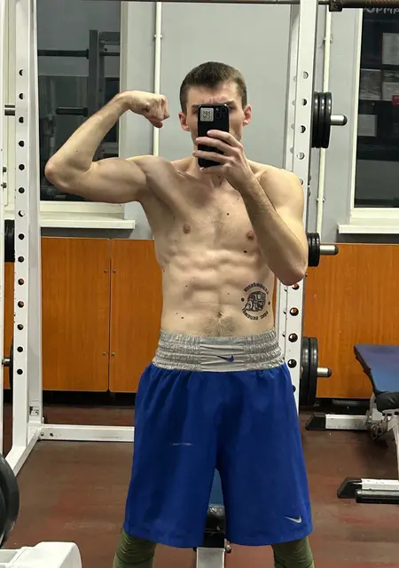 Я Ярослав, 21, из Хабаровска, ищу знакомства на одну ночь