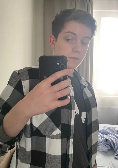 Я Денис, 19, знакомлюсь без обязательств в Нефтеюганске