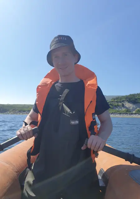 Я Артур, 27, из Магадана, ищу знакомство для приятного времяпровождения