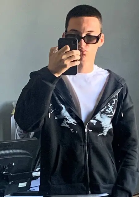 Я Руслан, 19, из Саратова, ищу знакомства на одну ночь