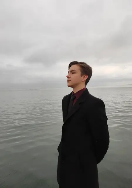 Я Александр, 22, из Керчи, ищу знакомства без обязательств