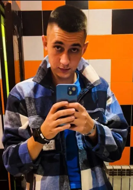 Олег из Евпатории, мне 22, познакомлюсь для общения