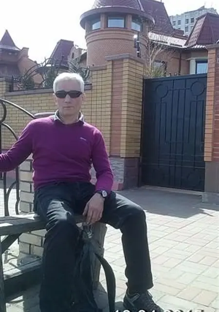 Дима из Киева, мне 60, познакомлюсь для общения